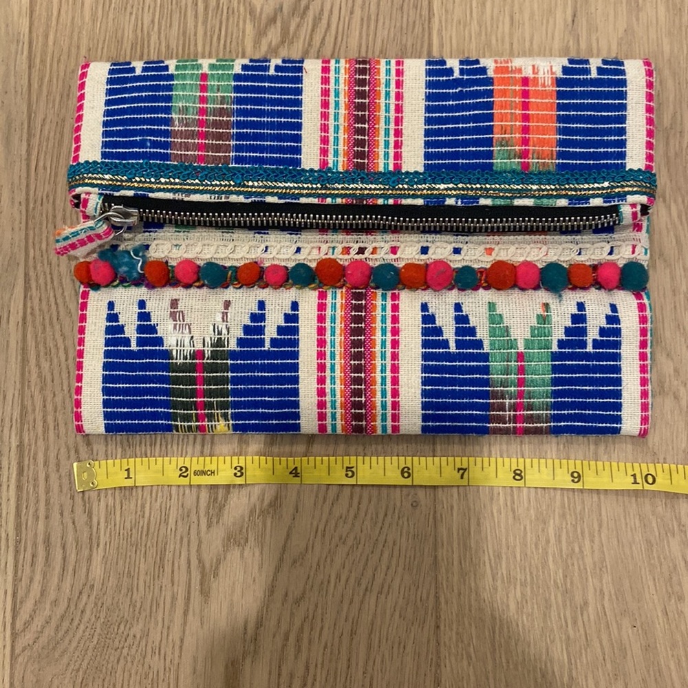 Embroidered clutch - Picture 5 of 7
